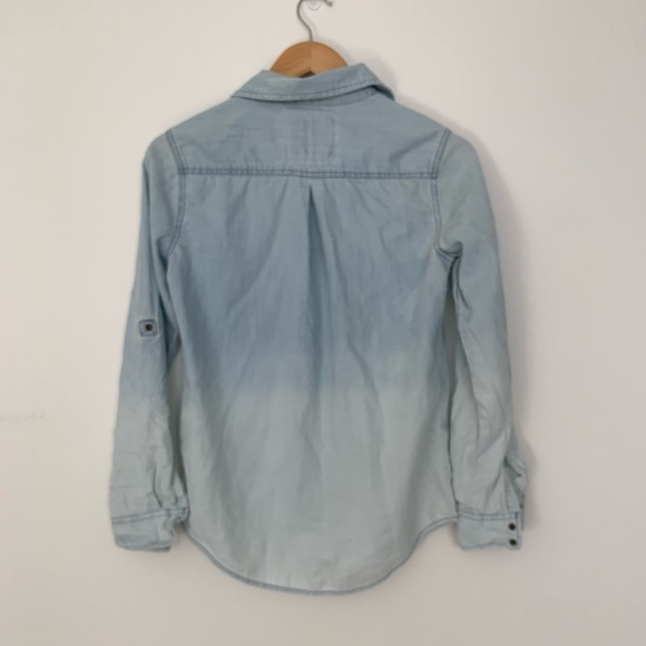 🌿 Arizona denim blue embroidered button-up shirt top - Picture 4 of 6